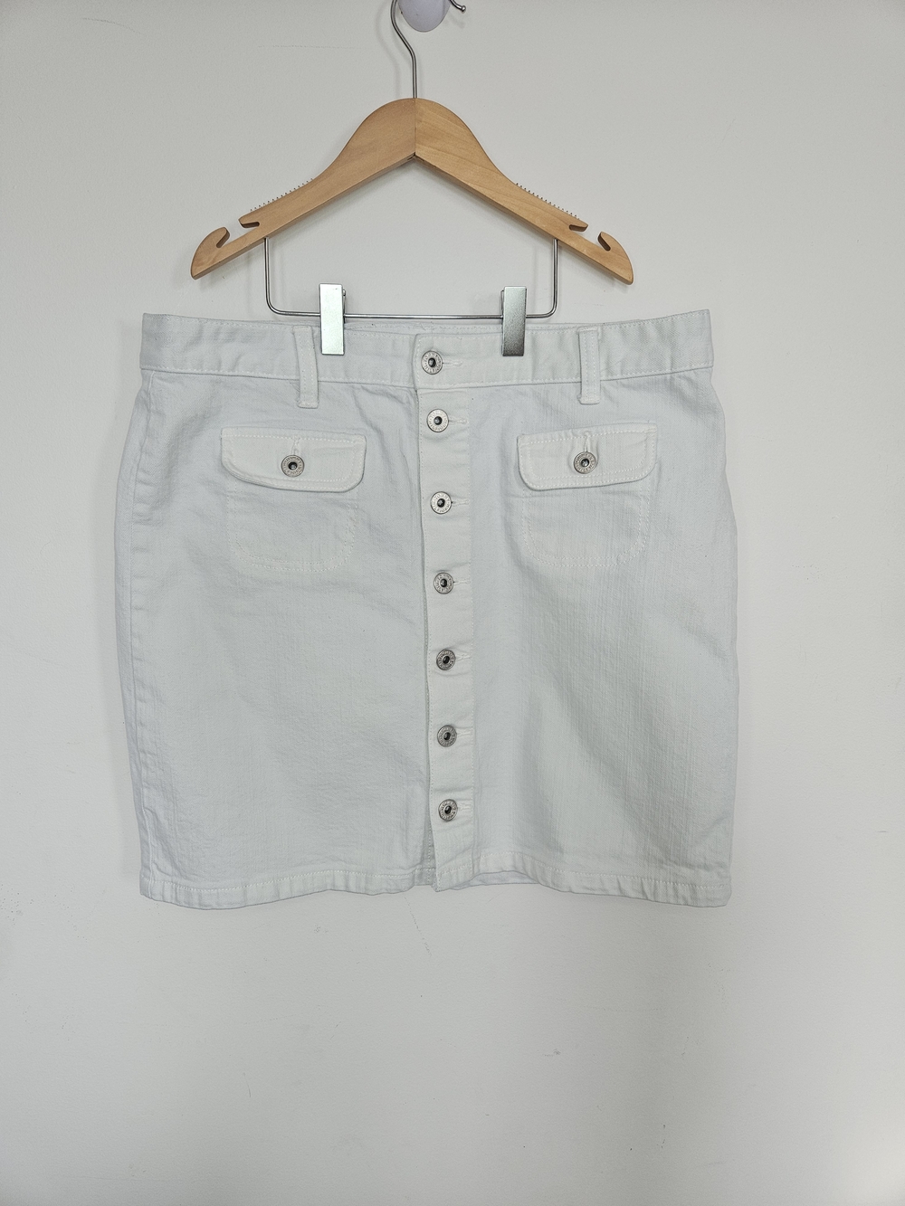 Tommy Hilfiger White Denim Button Front Skirt - Size 8 - Pocket Detail
